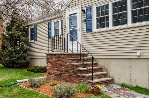 21 Seneca Road Woburn, MA 01801 - Photo 2 of 17