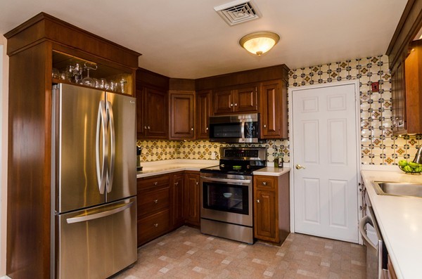 21 Seneca Road Woburn, MA 01801 - Photo 7 of 17
