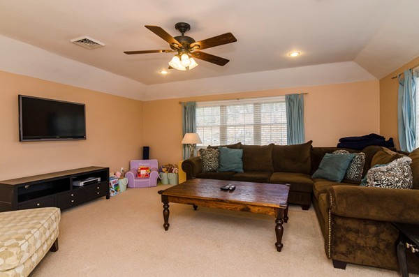 21 Seneca Road Woburn, MA 01801 - Photo 9 of 17