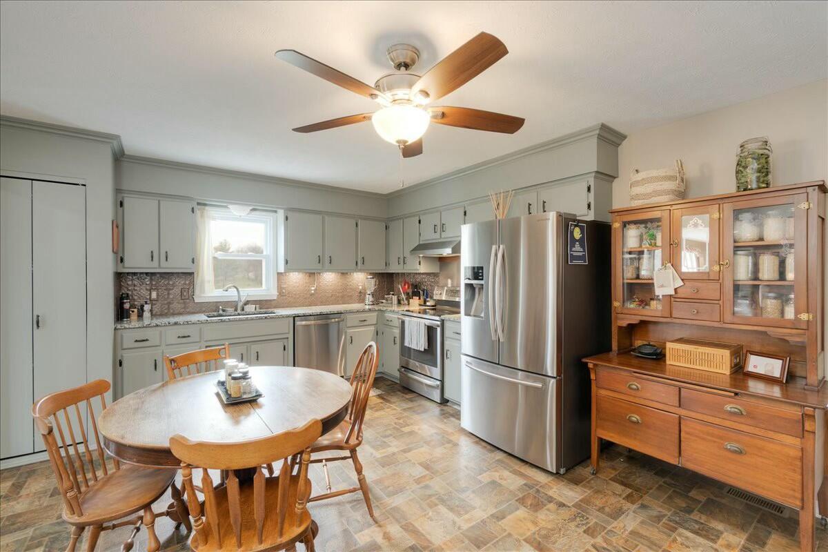 2960 Hifner Road Versailles, KY 40383 - Photo 9 of 66 kitchen