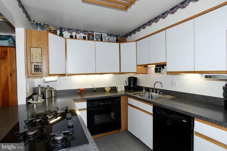 7722 Schelhorn Road Alexandria, VA 22306 - Photo 14 of 26 Kitchen