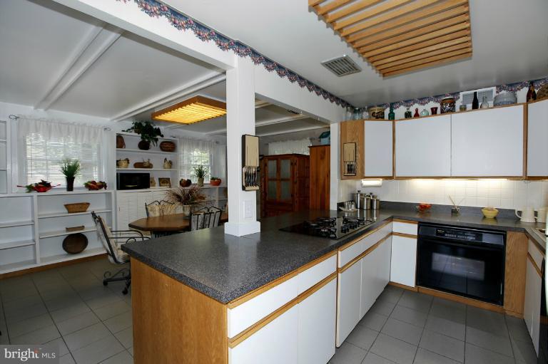 7722 Schelhorn Road Alexandria, VA 22306 - Photo 15 of 26 Kitchen