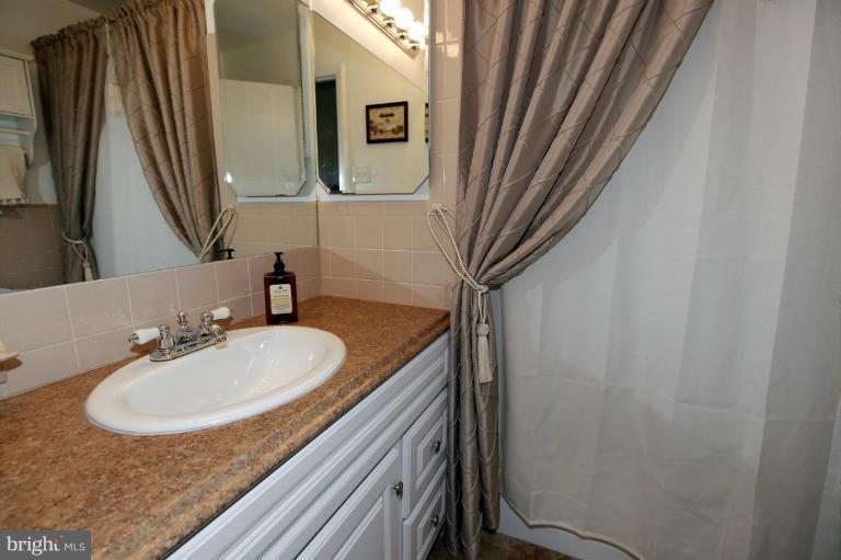 7722 Schelhorn Road Alexandria, VA 22306 - Photo 16 of 26 Bath