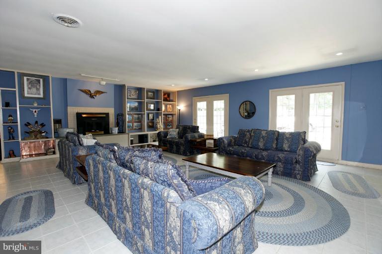 7722 Schelhorn Road Alexandria, VA 22306 - Photo 24 of 26 Family Room