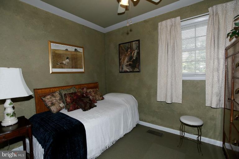 7722 Schelhorn Road Alexandria, VA 22306 - Photo 9 of 26 Bedroom