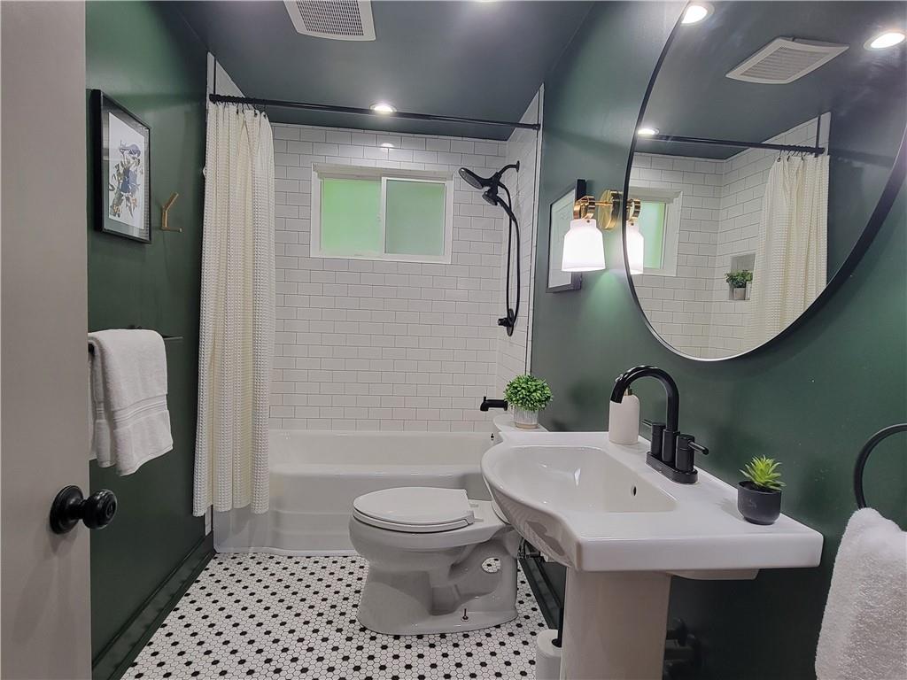 224 Herbst Road Coraopolis, PA 15108 - Photo 18 of 33