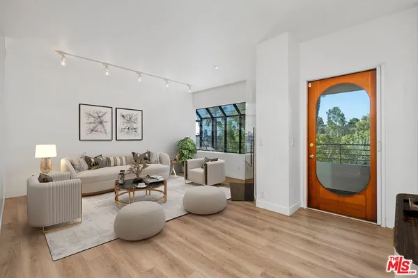 $5,850 | 3023 Berkeley Avenue, Unit 8, Los Angeles, CA 90026