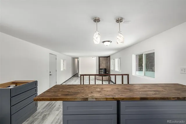 a view of a livingroom with furniture