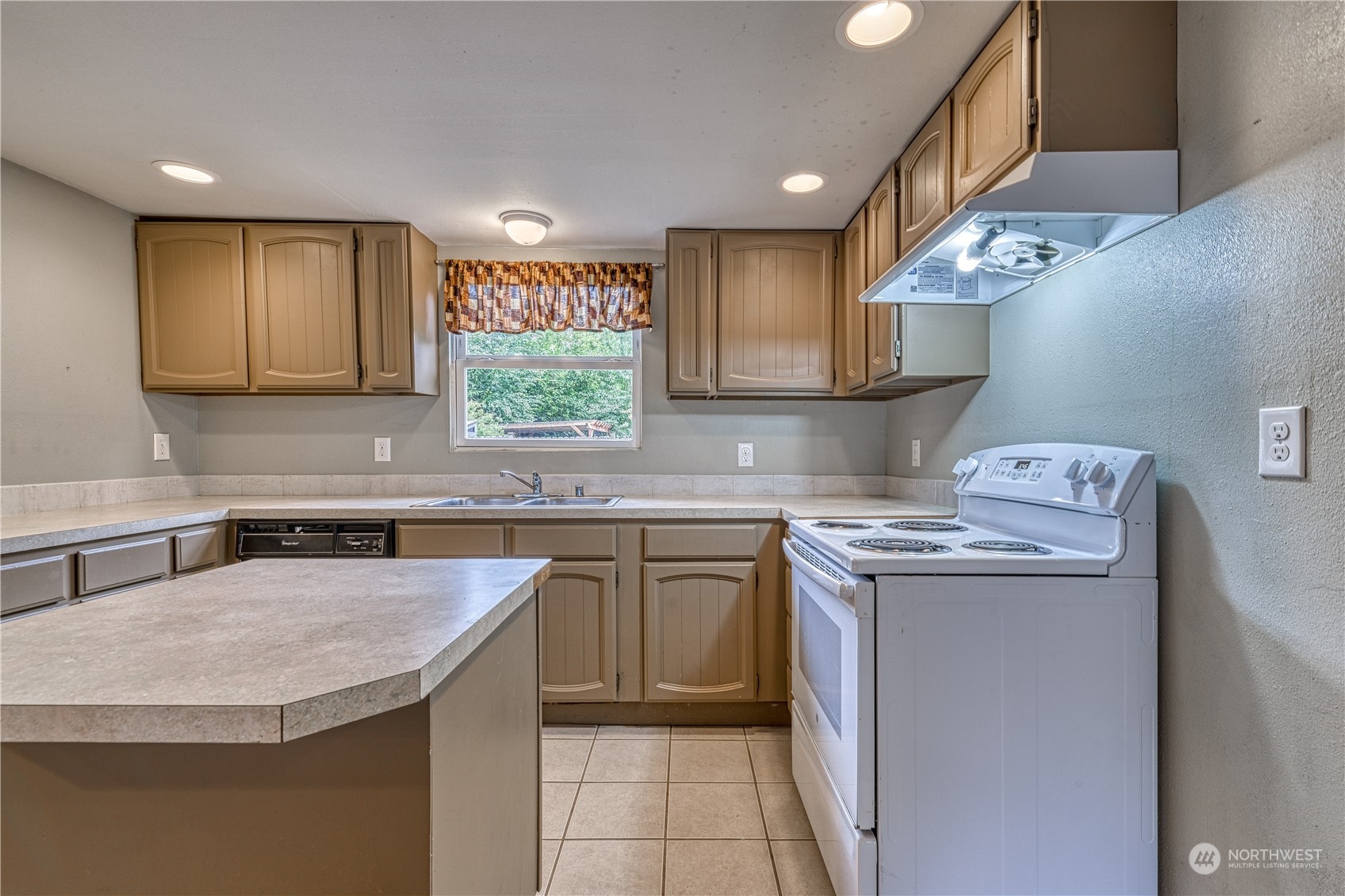 3420 Golf Club Road Bremerton, WA 98312 - Photo 4 of 20 Gallery Image 4