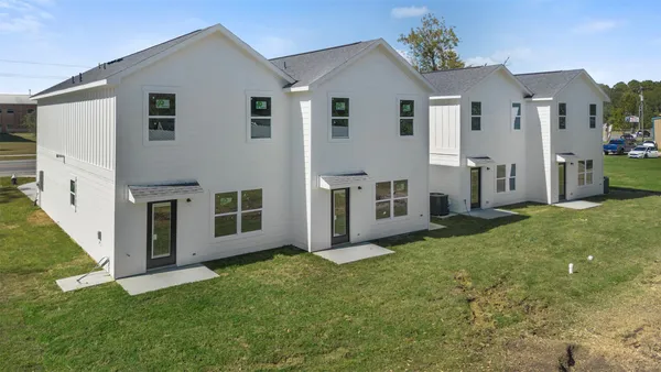 $1,900 | 3150 South Cleveland Street, Dayton, TX 77535