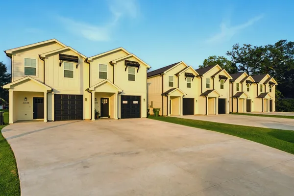 $1,900 | 3150 South Cleveland Street, Dayton, TX 77535