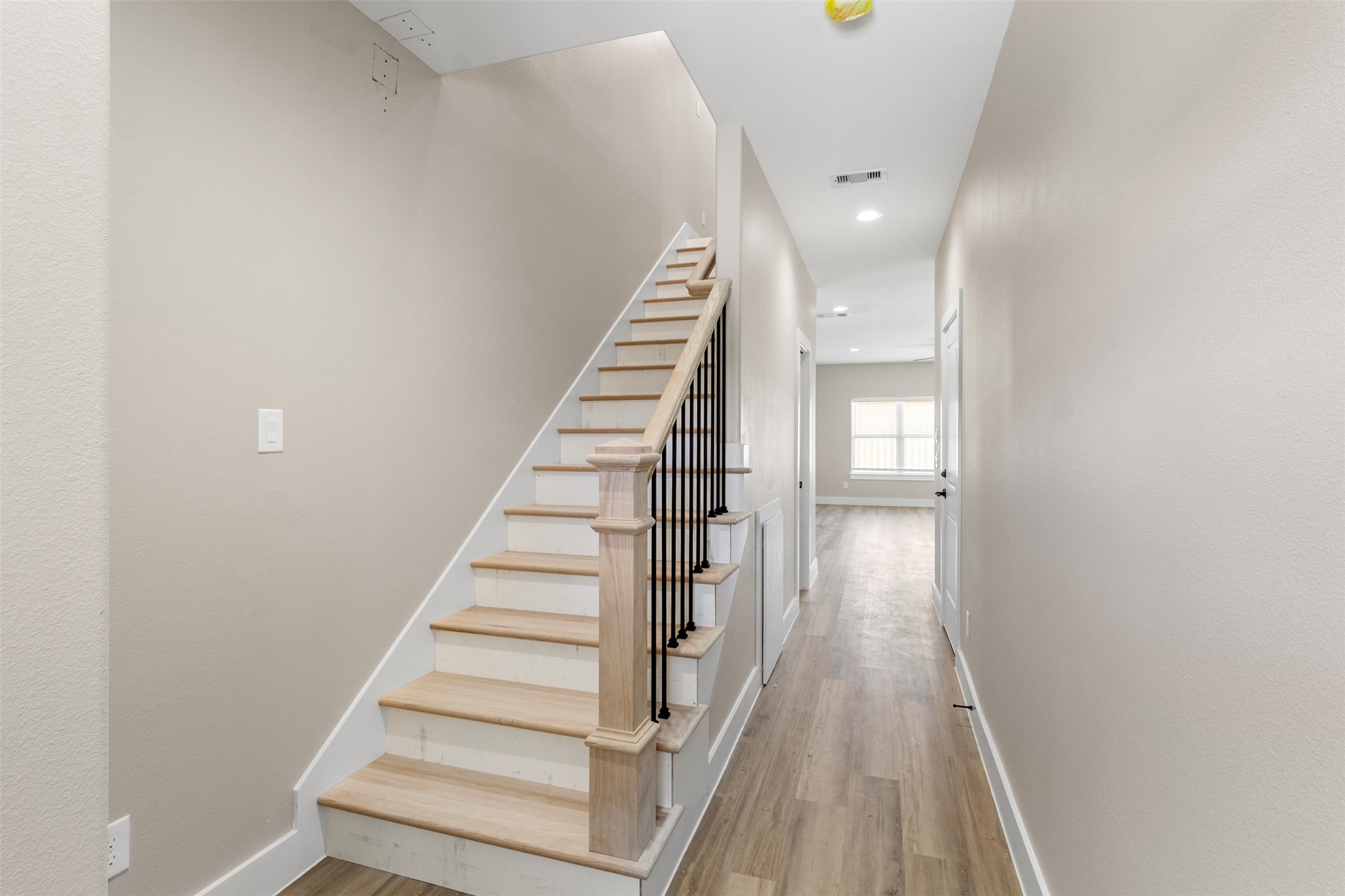 3150 South Cleveland Street Dayton, TX 77535 - Photo 6 of 24 a view of entryway