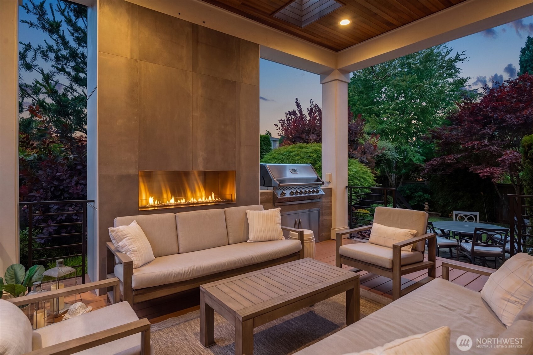 1527 Lyons Avenue Northeast Renton, WA 98059 - Photo 3 of 40