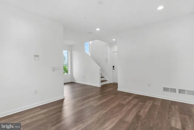 $5,500 | 3212 Evergreen Walk, Philadelphia, PA 19125