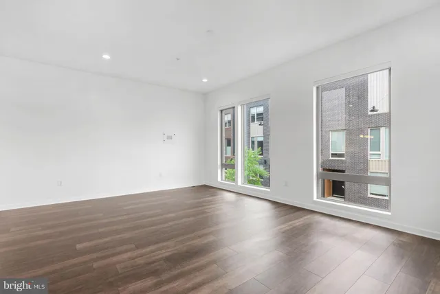 $5,500 | 3212 Evergreen Walk, Philadelphia, PA 19125