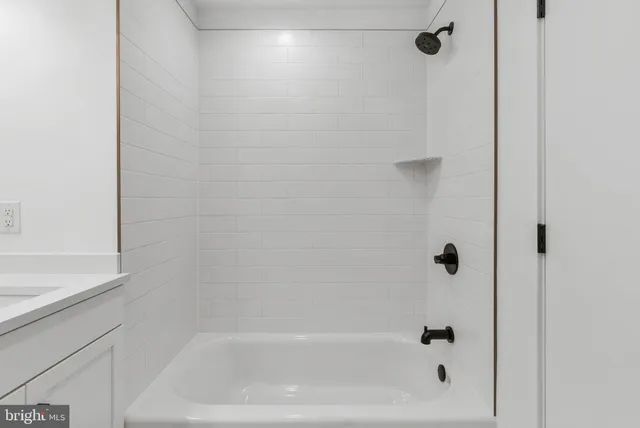 $5,500 | 3212 Evergreen Walk, Philadelphia, PA 19125