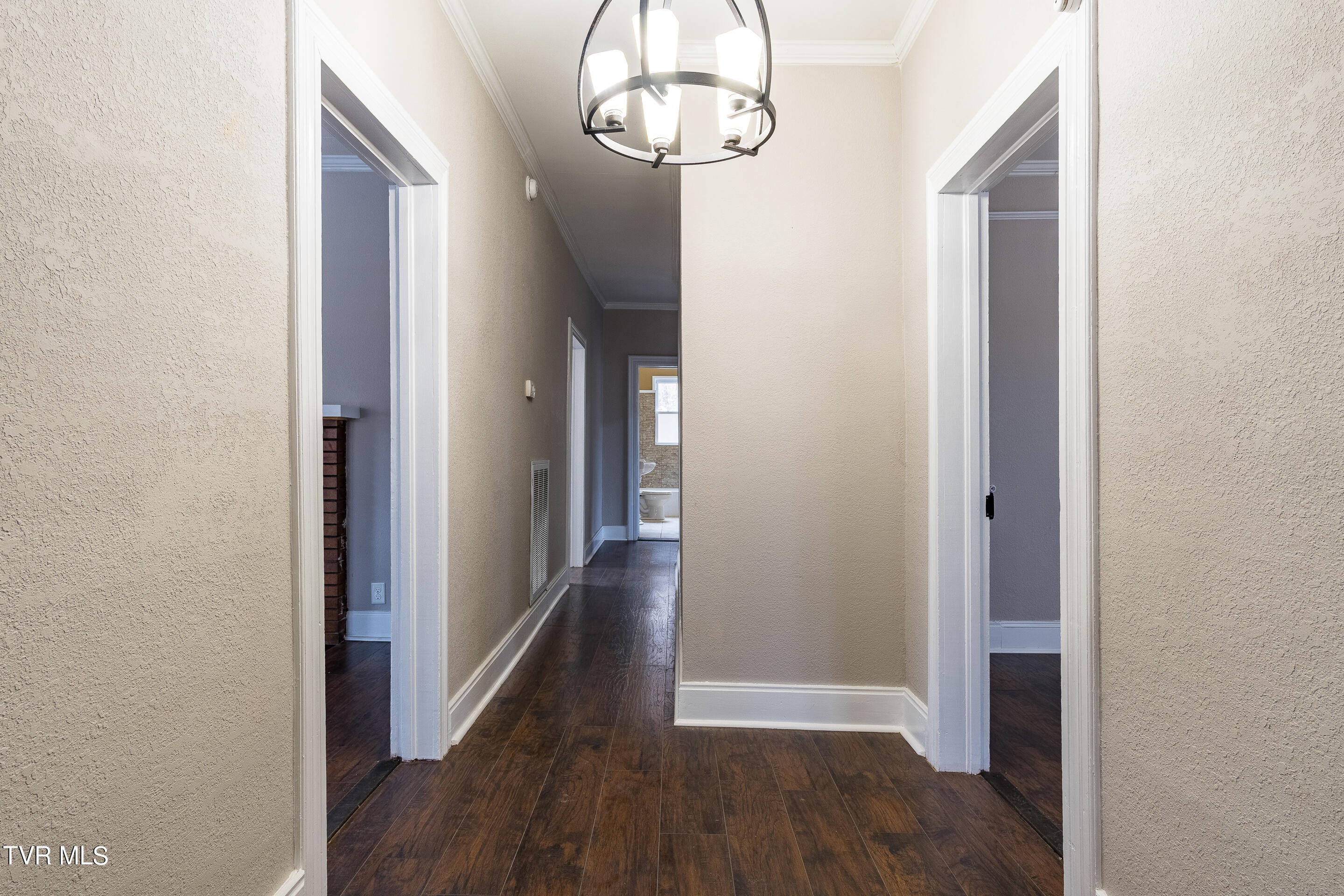 435 North Street Newport, TN 37821 - Photo 11 of 46 interior-2