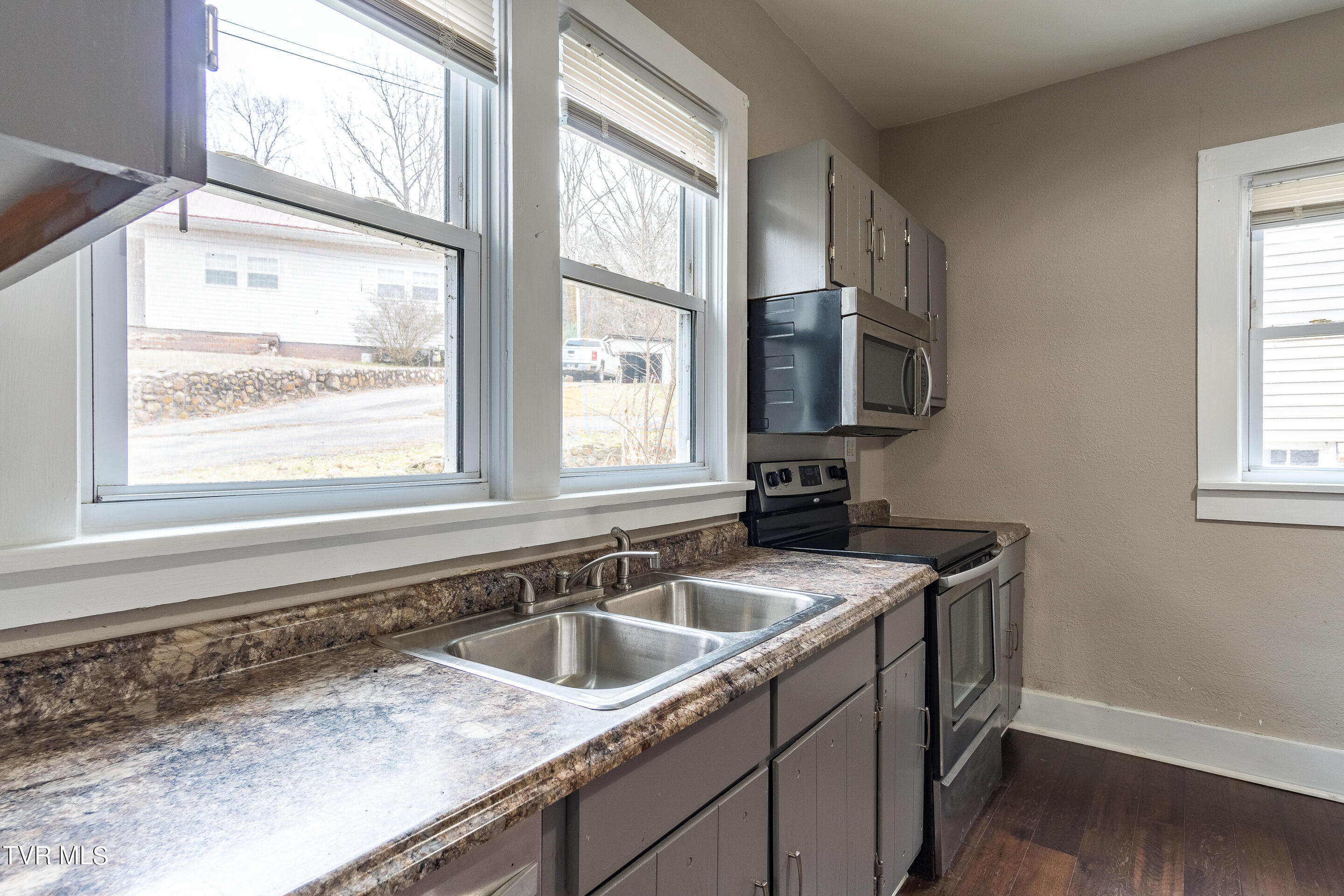 435 North Street Newport, TN 37821 - Photo 21 of 46 interior-11