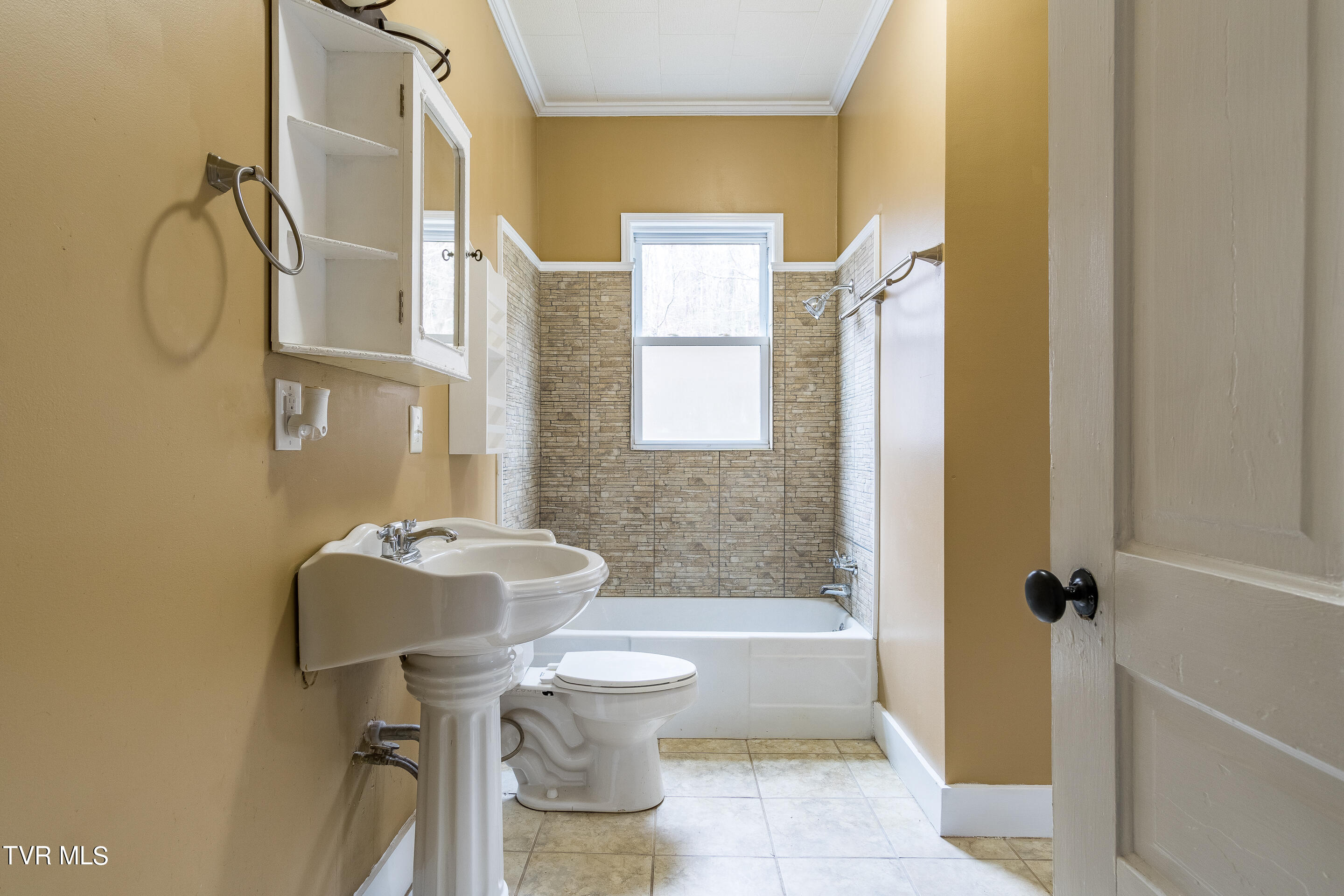 435 North Street Newport, TN 37821 - Photo 25 of 46 interior-15