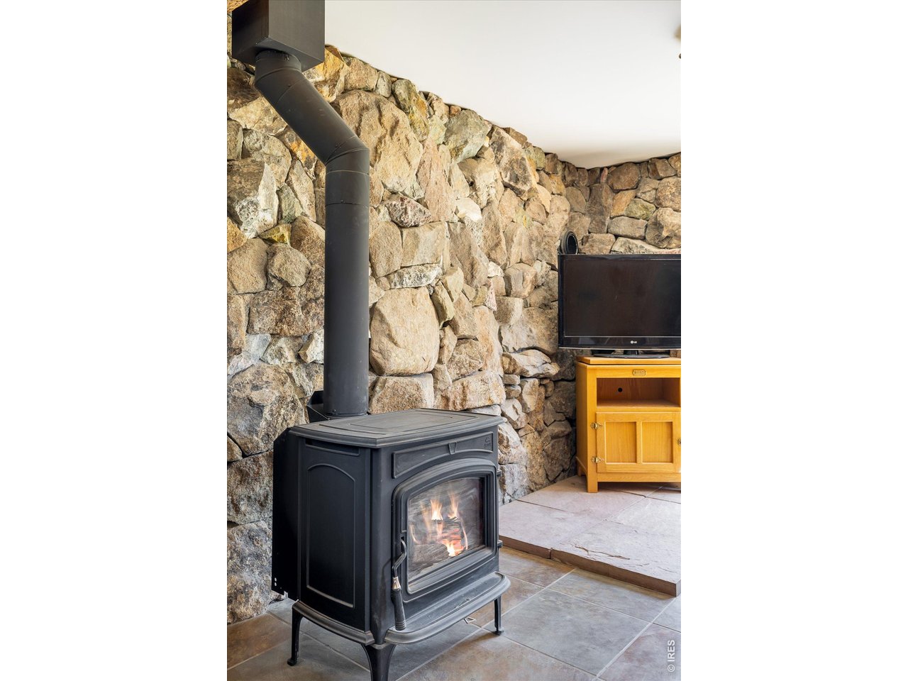 201 Wild Tiger Road Boulder, CO 80302 - Photo 28 of 43 Jotul wood stove