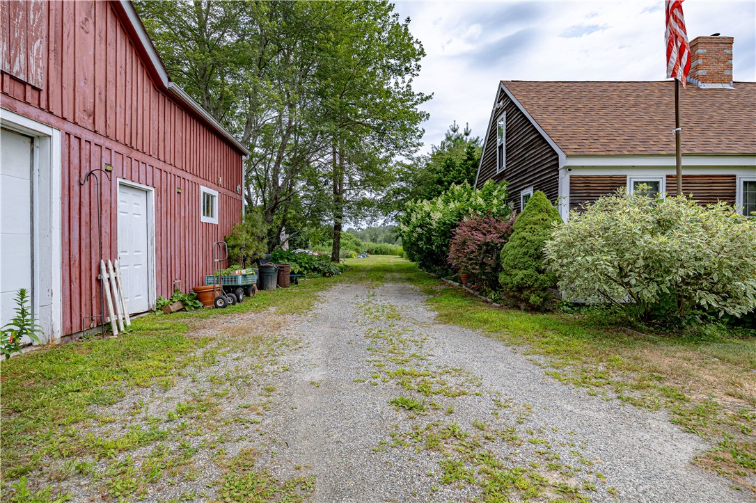 93 Moosup Valley Road Foster, RI 02825 - Photo 9 of 37