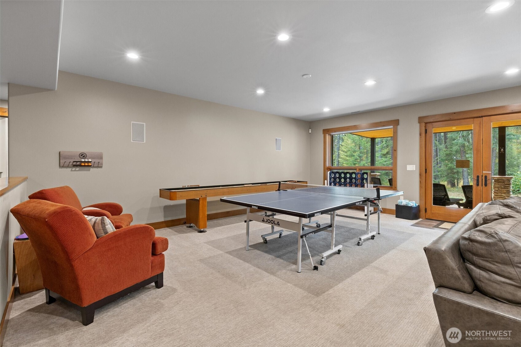 251 Evergreen Valley Loop Road Ronald, WA 98940 - Photo 23 of 40 a living room with furniture a table and a large window