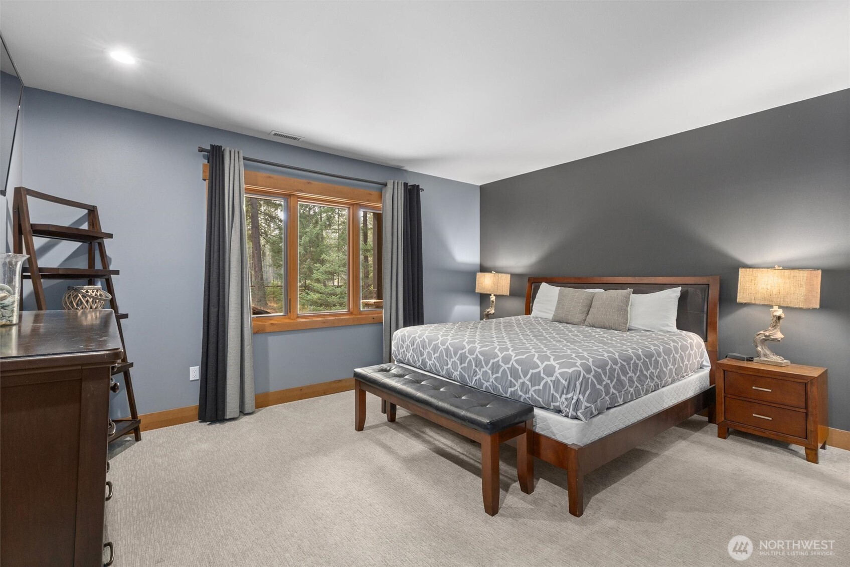 251 Evergreen Valley Loop Road Ronald, WA 98940 - Photo 27 of 40 a bedroom with a bed and window