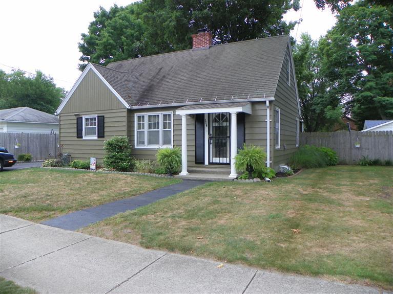 114 West Hoffman Street Three Rivers, MI 49093 - Photo 1 of 12 Primary Photo