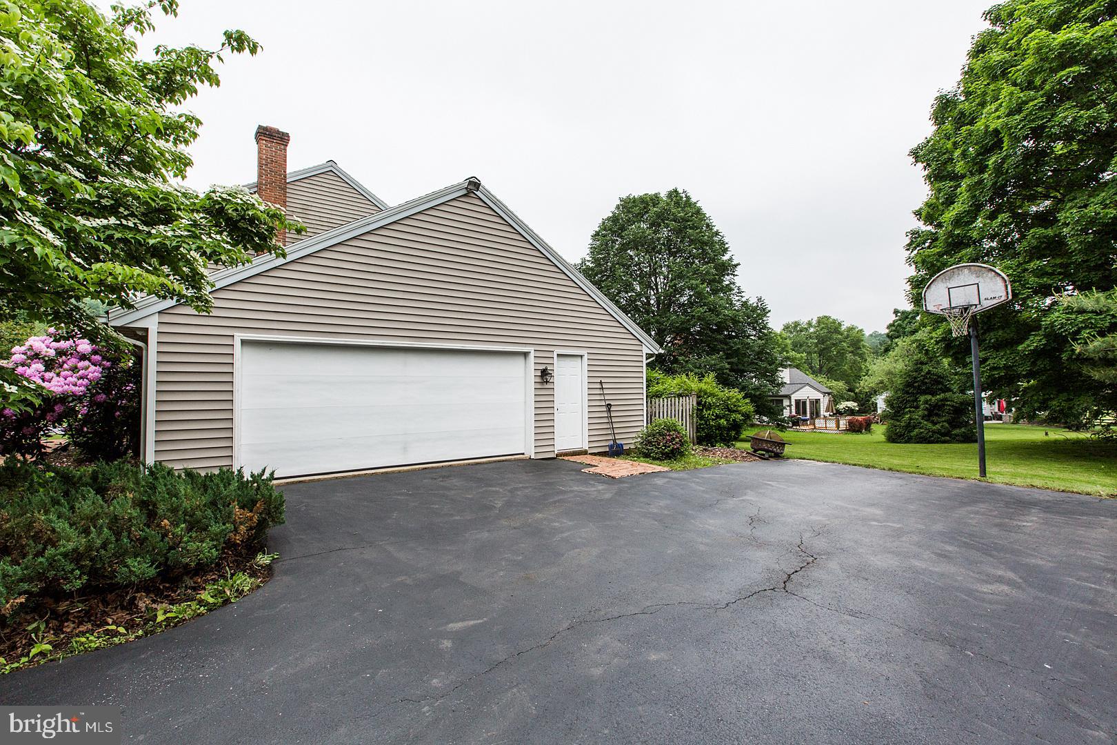 2402 Raleigh Drive Lancaster, PA 17601 - Photo 4 of 47 Gallery Image 4