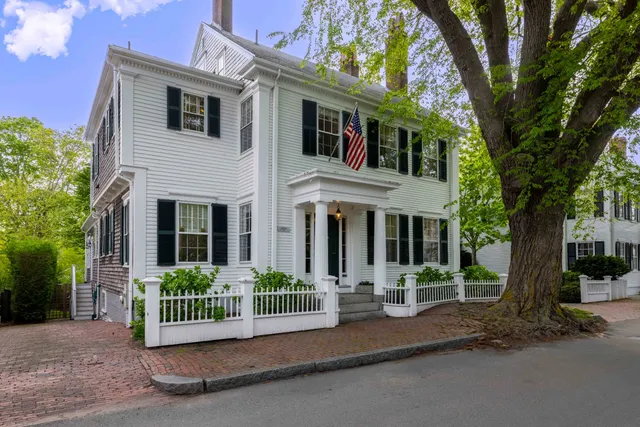 $10,995,000 | 9 Pleasant Street, Nantucket, MA 02554