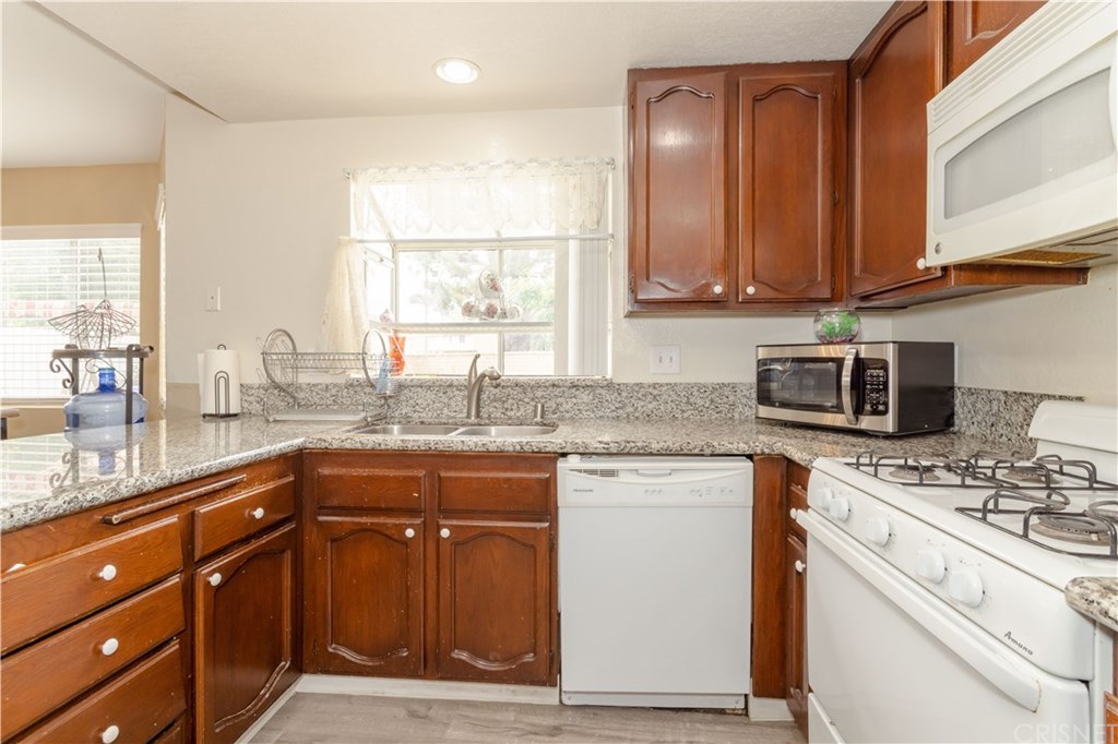 44015 Sorrell Lane Lancaster, CA 93535 - Photo 2 of 32