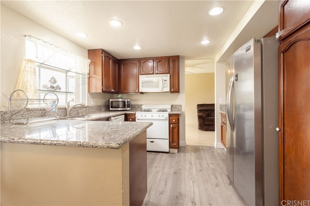 44015 Sorrell Lane Lancaster, CA 93535 - Photo 3 of 32