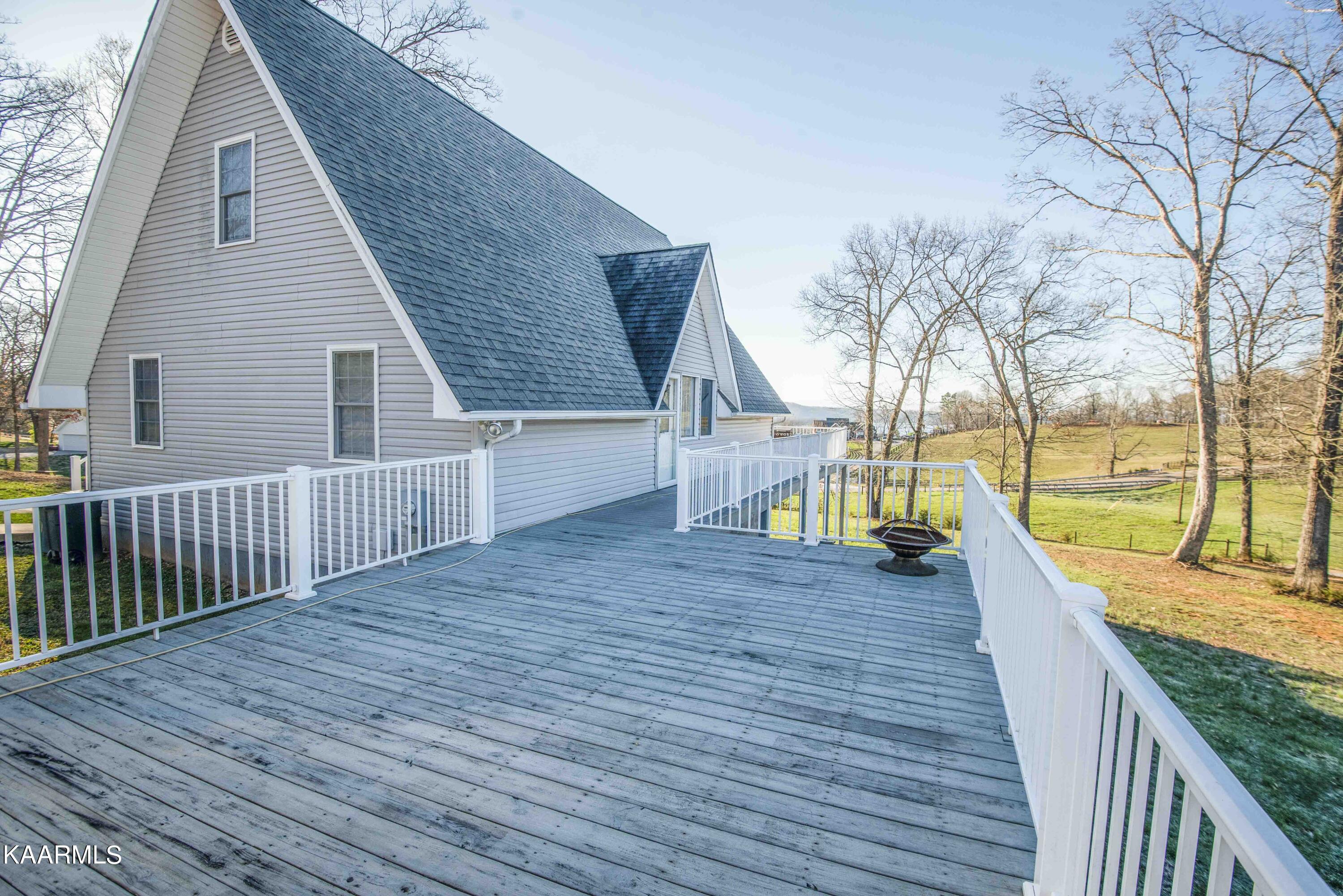 189 White Oak Lane Rutledge, TN 37861 - Photo 9 of 40 deck 5_1