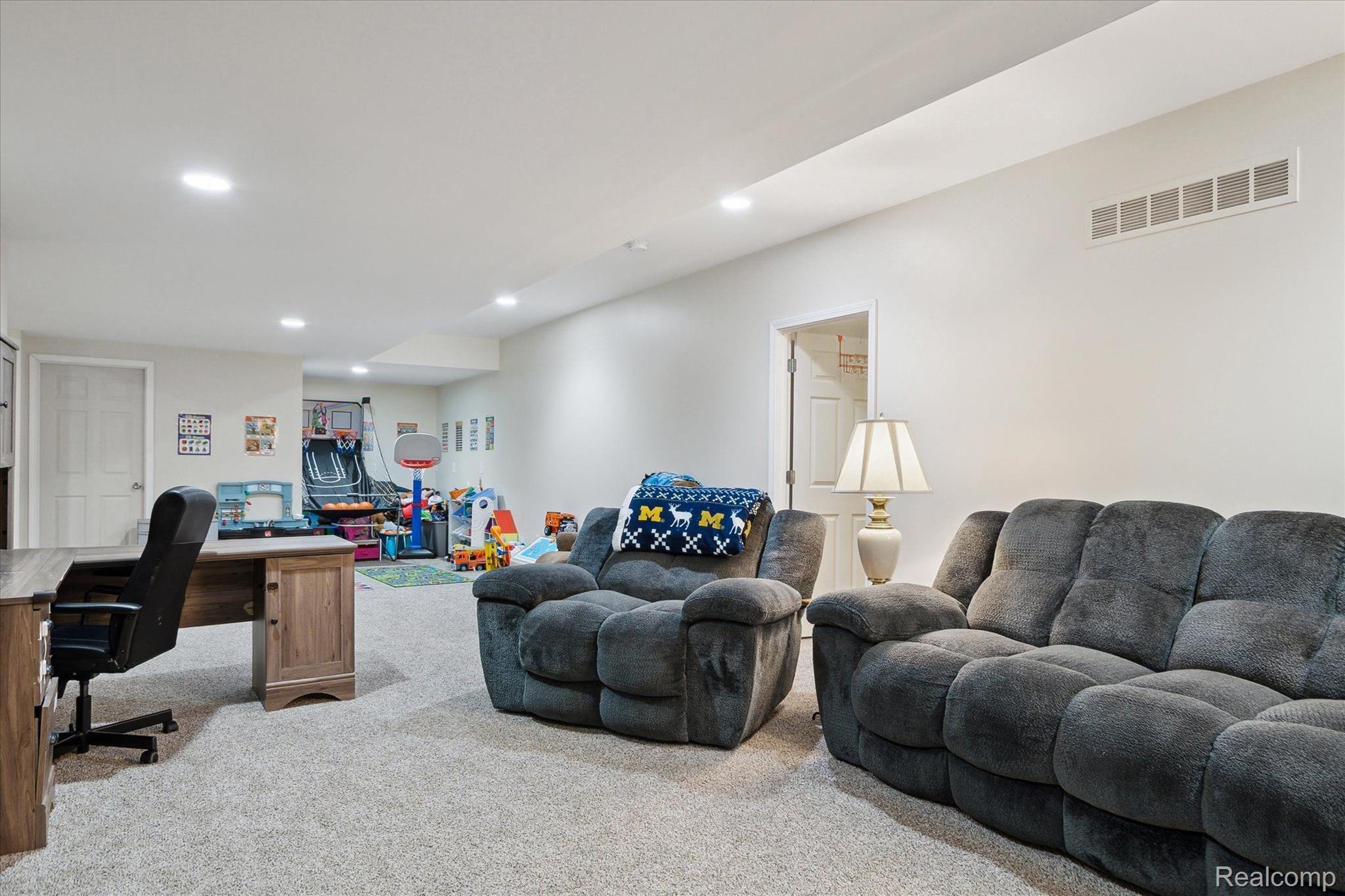170 West Reed Lk Court Commerce Township, MI 48382 - Photo 30 of 47 Gallery Image 30