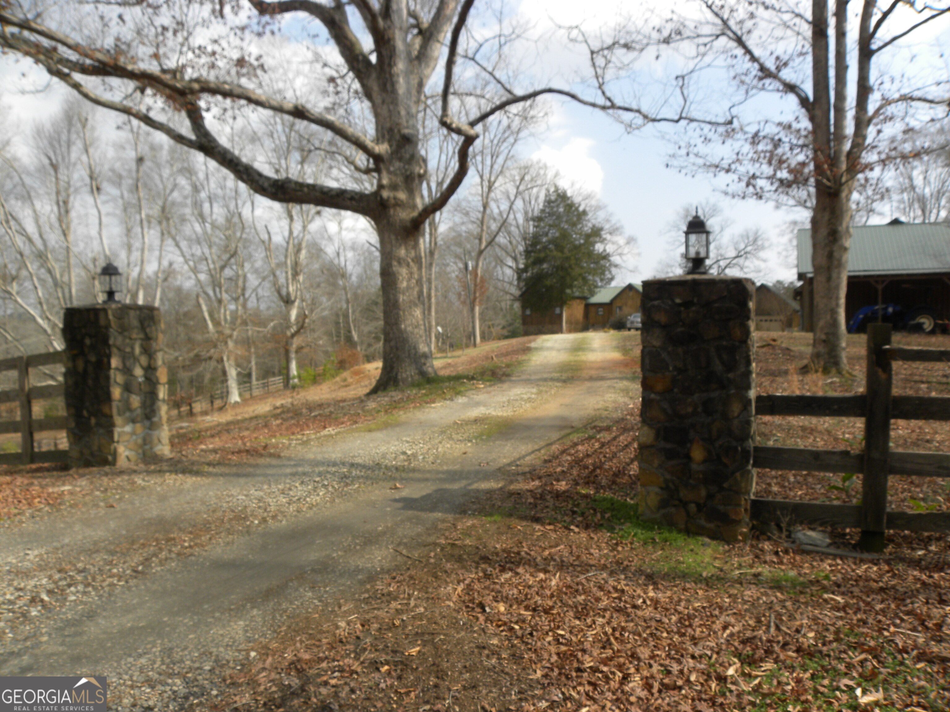 551 P Road Toccoa, GA 30577 - Photo 120 of 124 Pretty entrance with lights