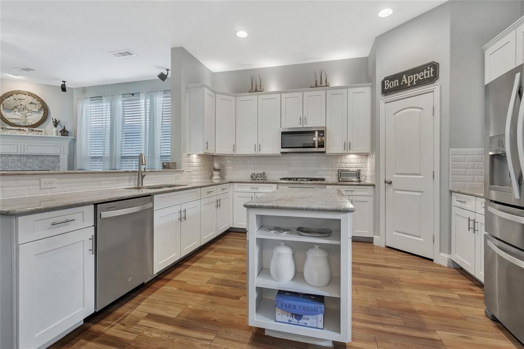 15420 Elm Bluff Way Fort Worth, TX 76262 - Photo 17 of 40