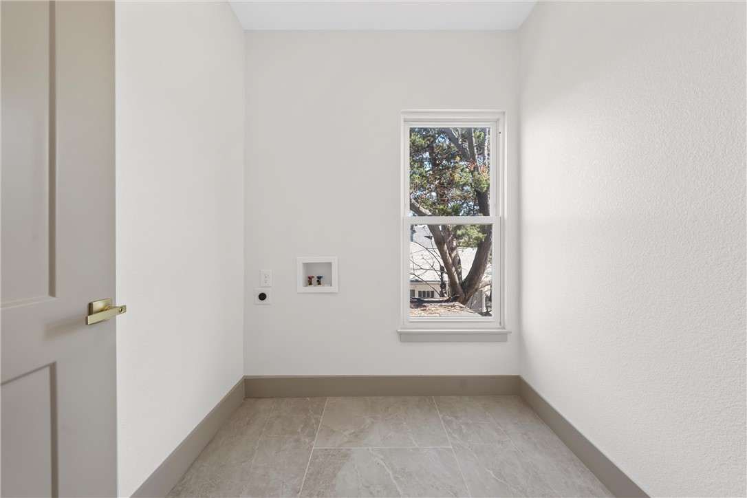 2211 Morrow Avenue Waco, TX 76707 - Photo 21 of 39 an empty room with windows