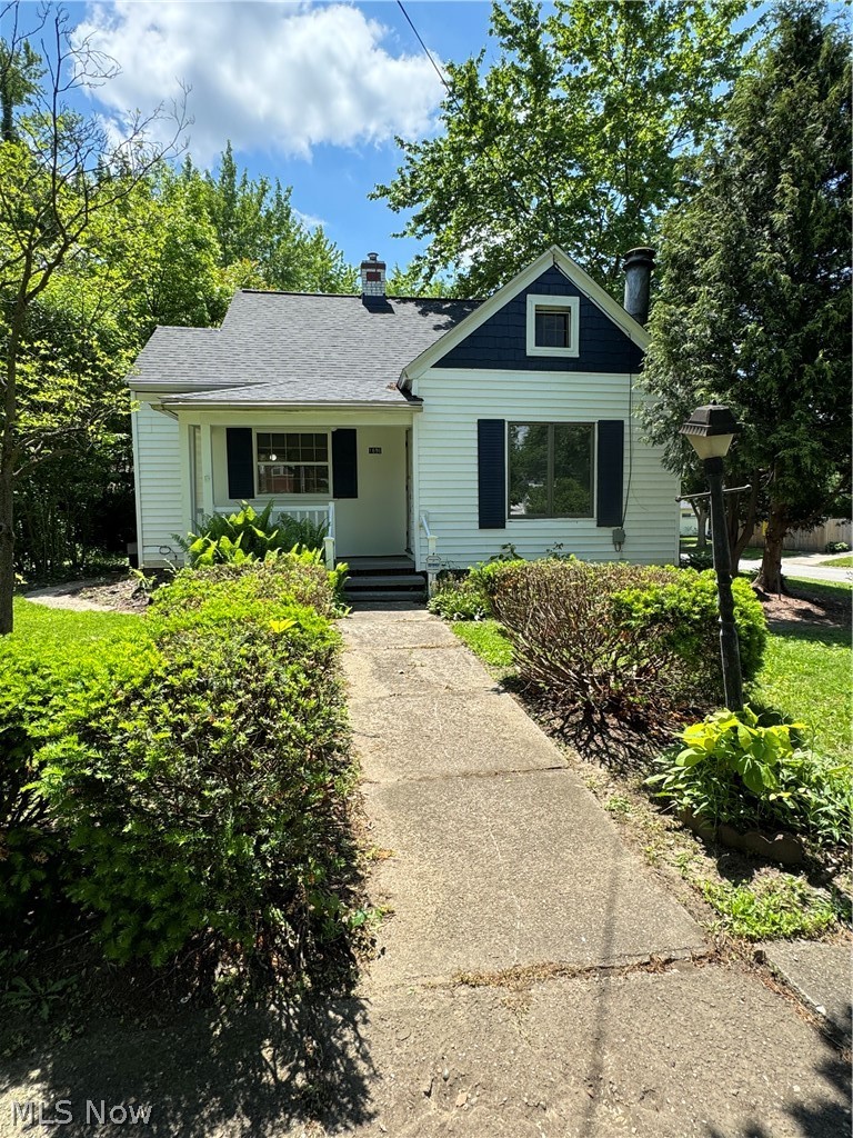 1696 Hampton Road Akron, OH 44305 - Photo 2 of 26