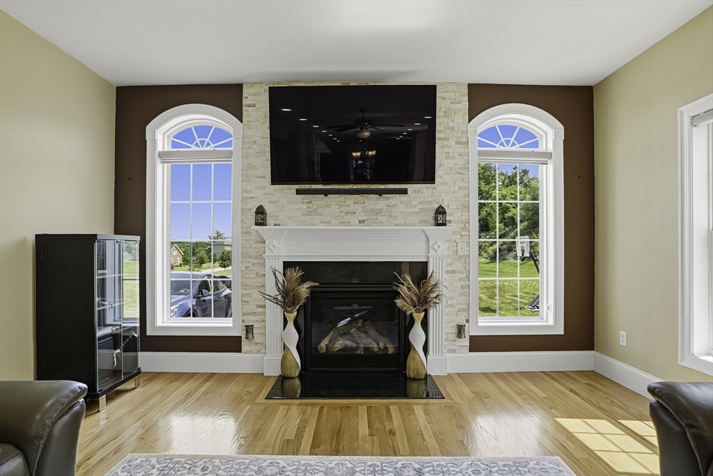 120 Mohawk Path Holliston, MA 01746 - Photo 6 of 36