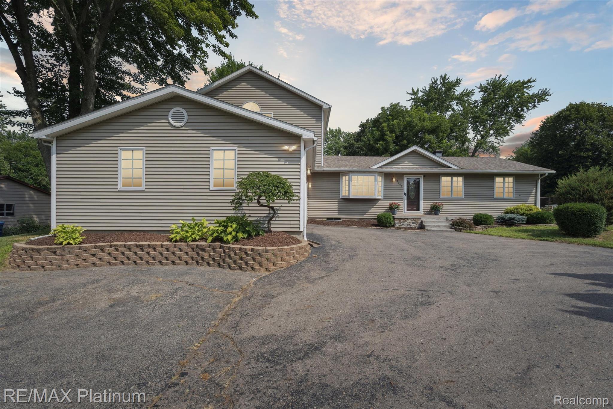3302 Rolston Road Fenton, MI 48430 - Photo 2 of 54 01-3302-Rolston-Rd-Fenton-MI-48430-WindowStill-DTN-01.jpg