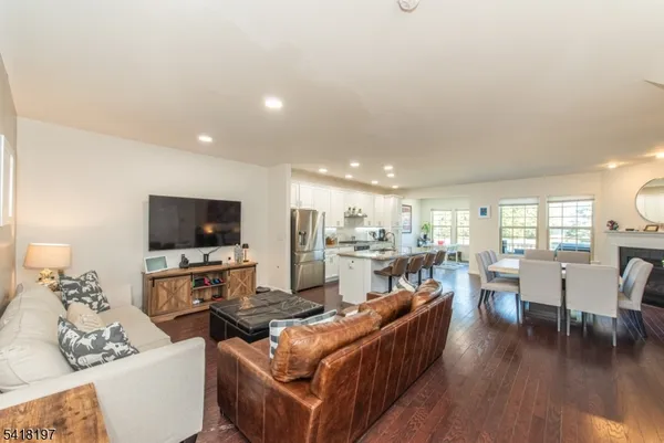 $725,000 | 11 Albert Court, Randolph, NJ 07869