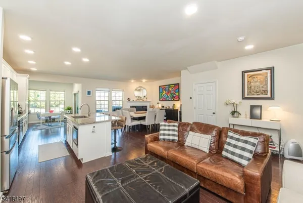$725,000 | 11 Albert Court, Randolph, NJ 07869