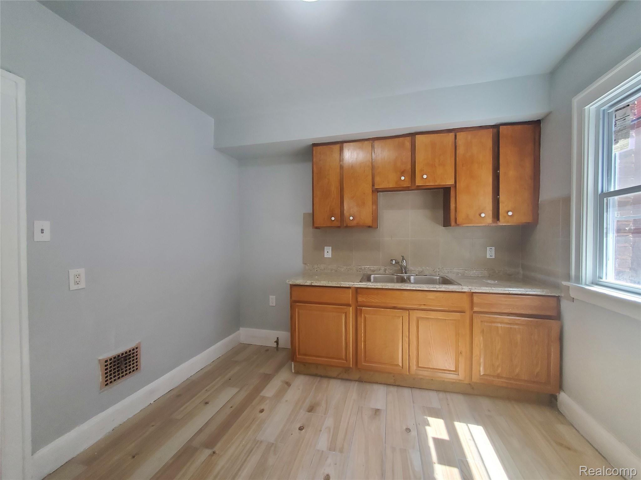 14650 Rutherford Street Detroit, MI 48227 - Photo 16 of 21 Kitchen