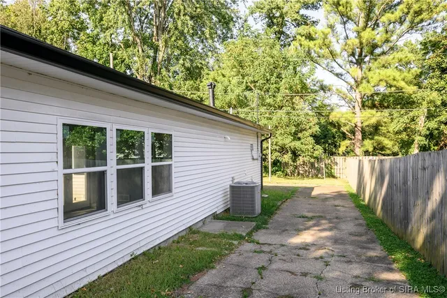 $295,000 | 208 Mockingbird Drive, Jeffersonville, IN 47130