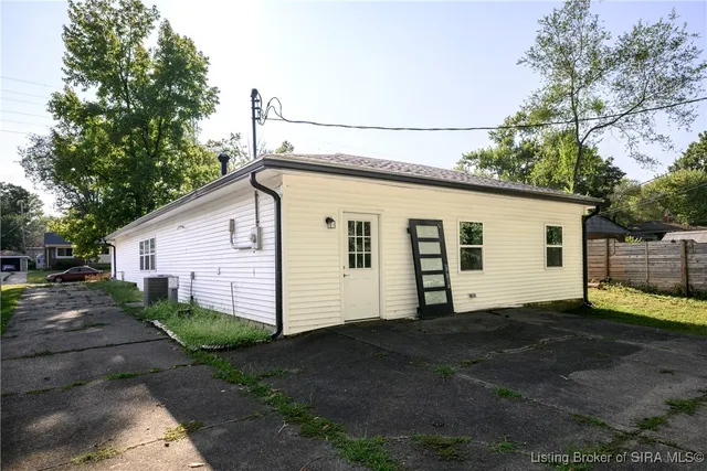 $295,000 | 208 Mockingbird Drive, Jeffersonville, IN 47130