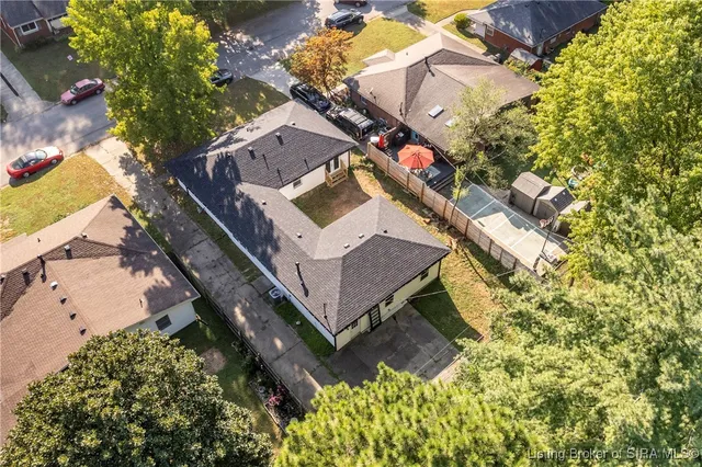 $295,000 | 208 Mockingbird Drive, Jeffersonville, IN 47130