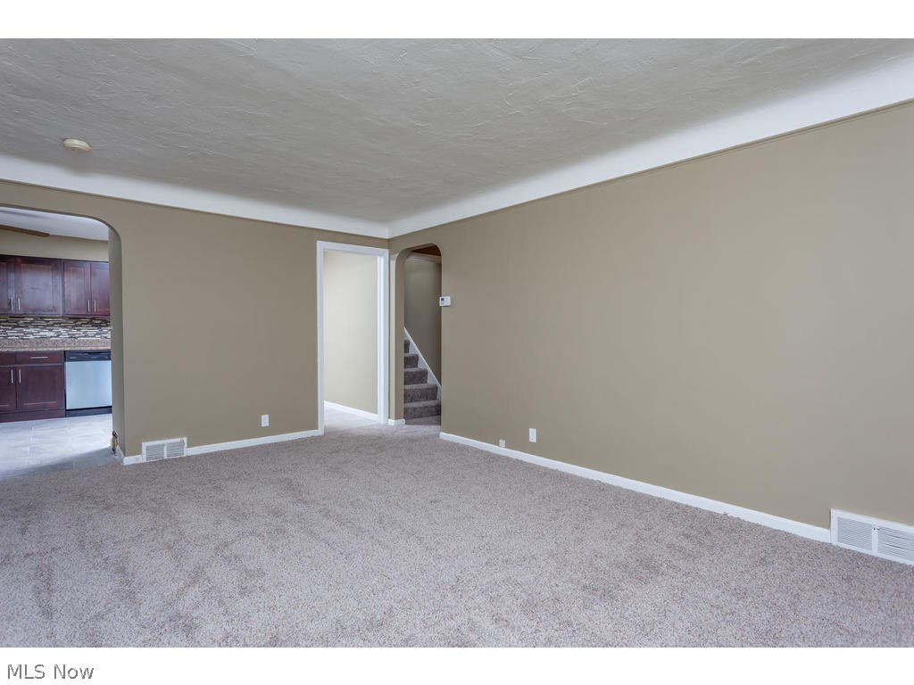 1122 Sunset Road Cleveland, OH 44124 - Photo 6 of 15