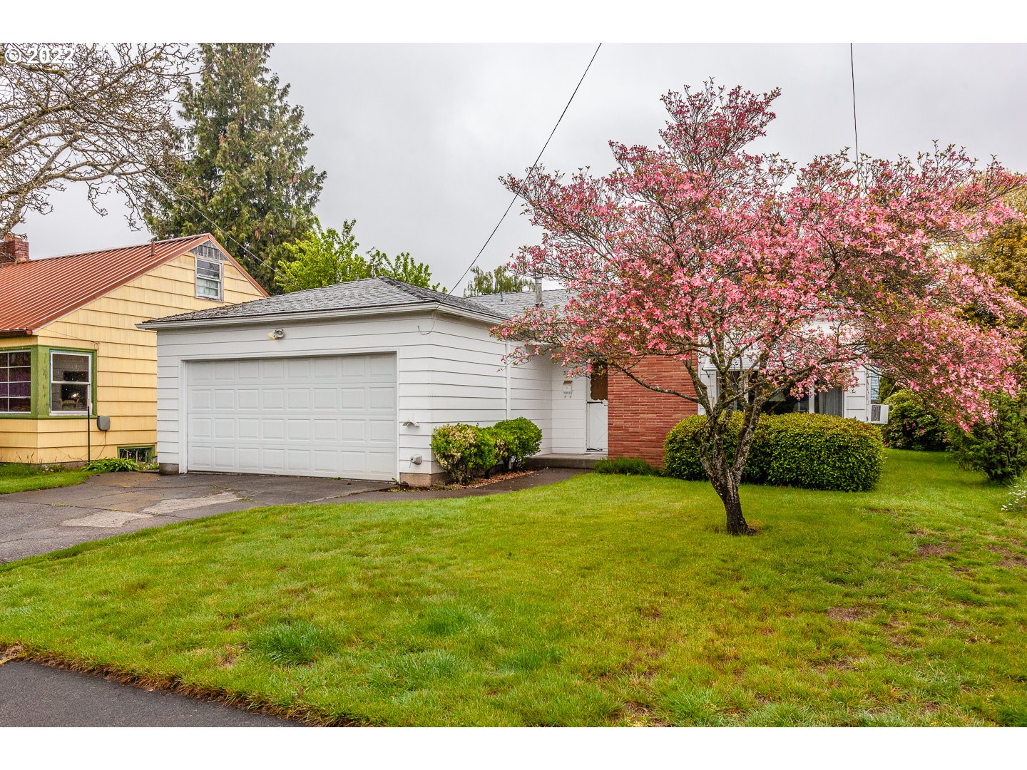 3124 Southeast 64th Avenue Portland, OR 97206 - Photo 21 of 22 a front view of a house with a garden and yard