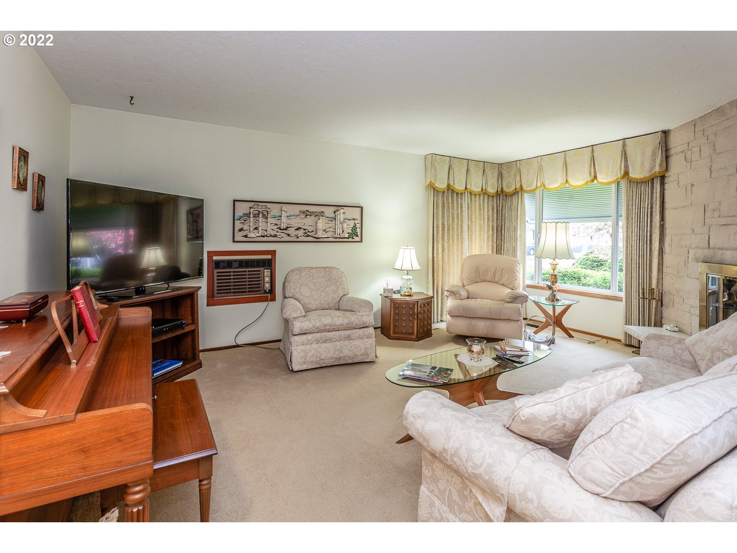 3124 Southeast 64th Avenue Portland, OR 97206 - Photo 4 of 22 a living room with furniture and a flat screen tv