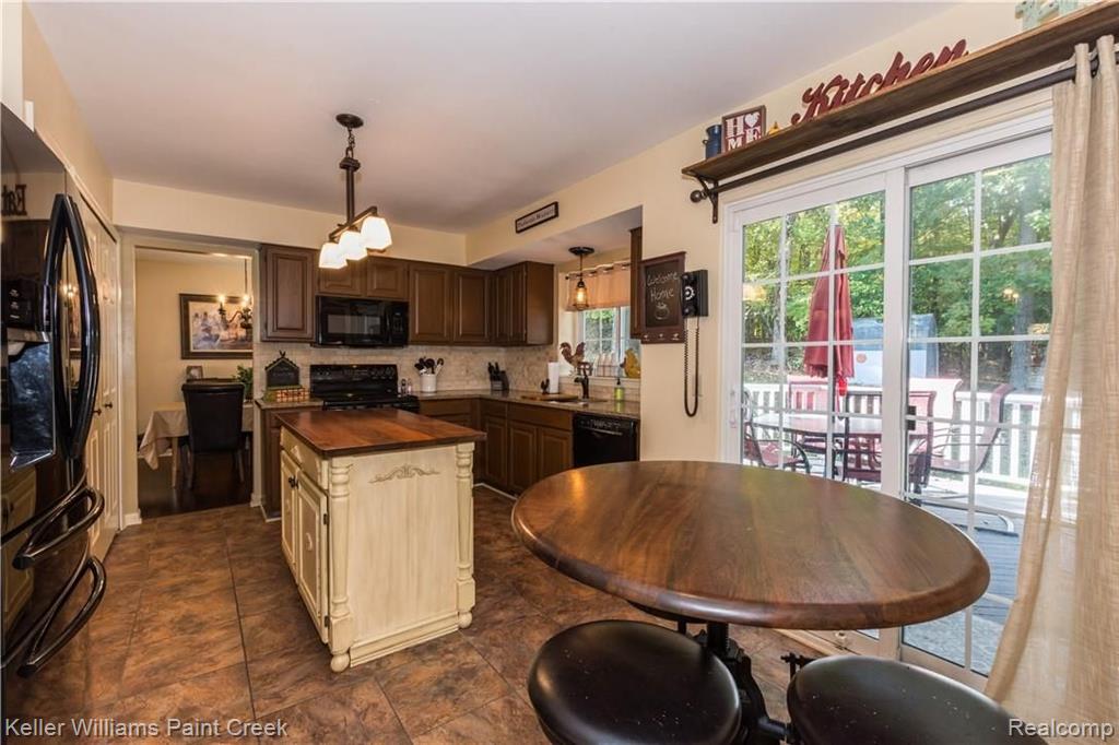 416 Ivy Wood Court Rochester Hills, MI 48307 - Photo 10 of 32